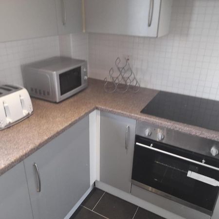 Penthouse Apartment Free Wi-Fi & Parking Occasional Bed Available Солихъл Екстериор снимка