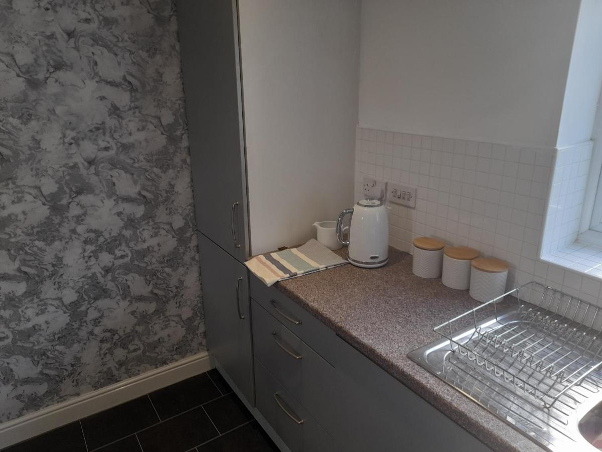 Penthouse Apartment Free Wi-Fi & Parking Occasional Bed Available Солихъл Екстериор снимка