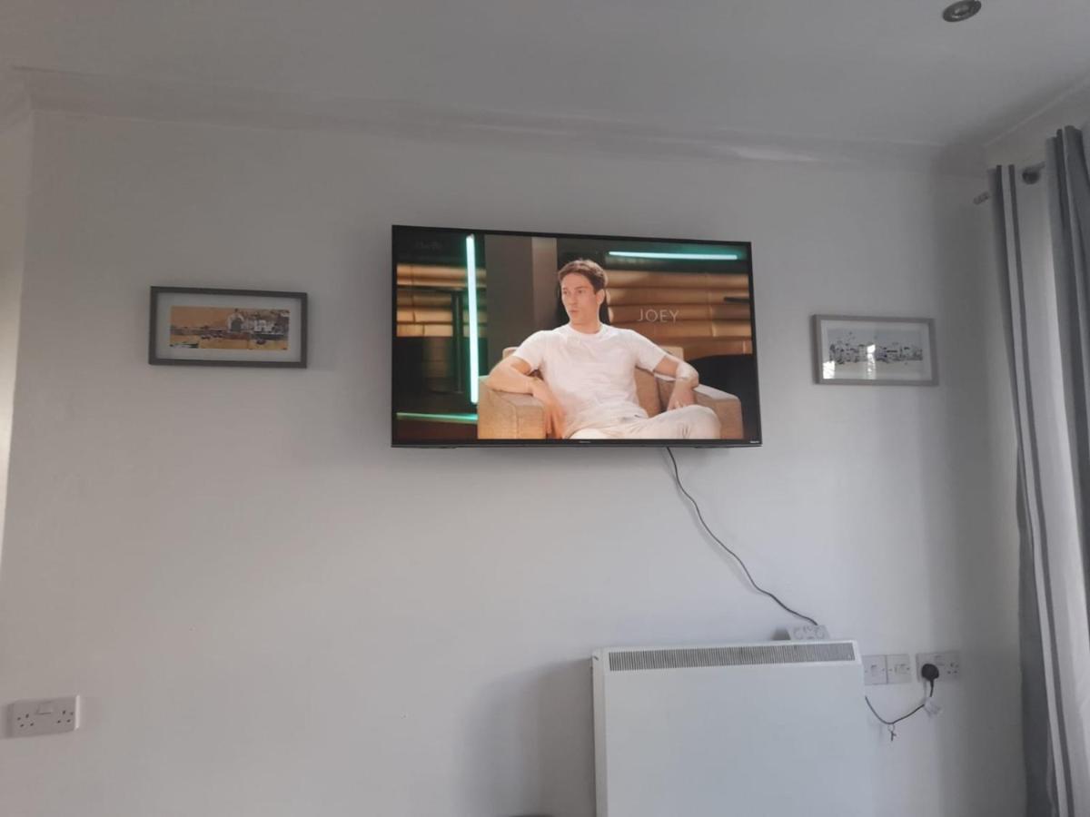 Penthouse Apartment Free Wi-Fi & Parking Occasional Bed Available Солихъл Екстериор снимка