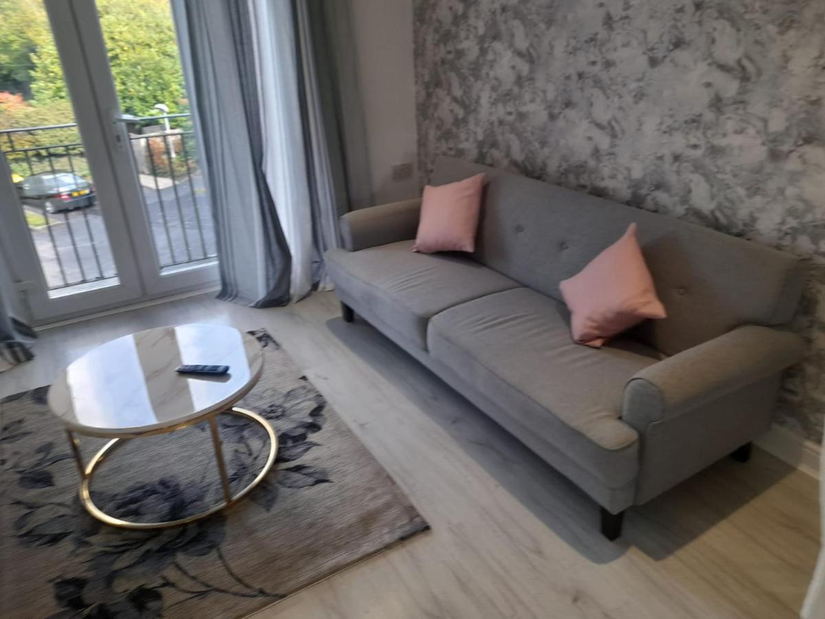 Penthouse Apartment Free Wi-Fi & Parking Occasional Bed Available Солихъл Екстериор снимка